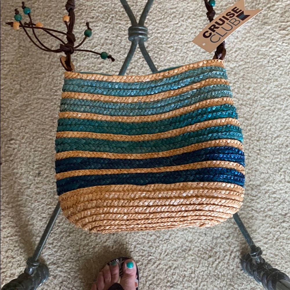 Medium crossbody bag.